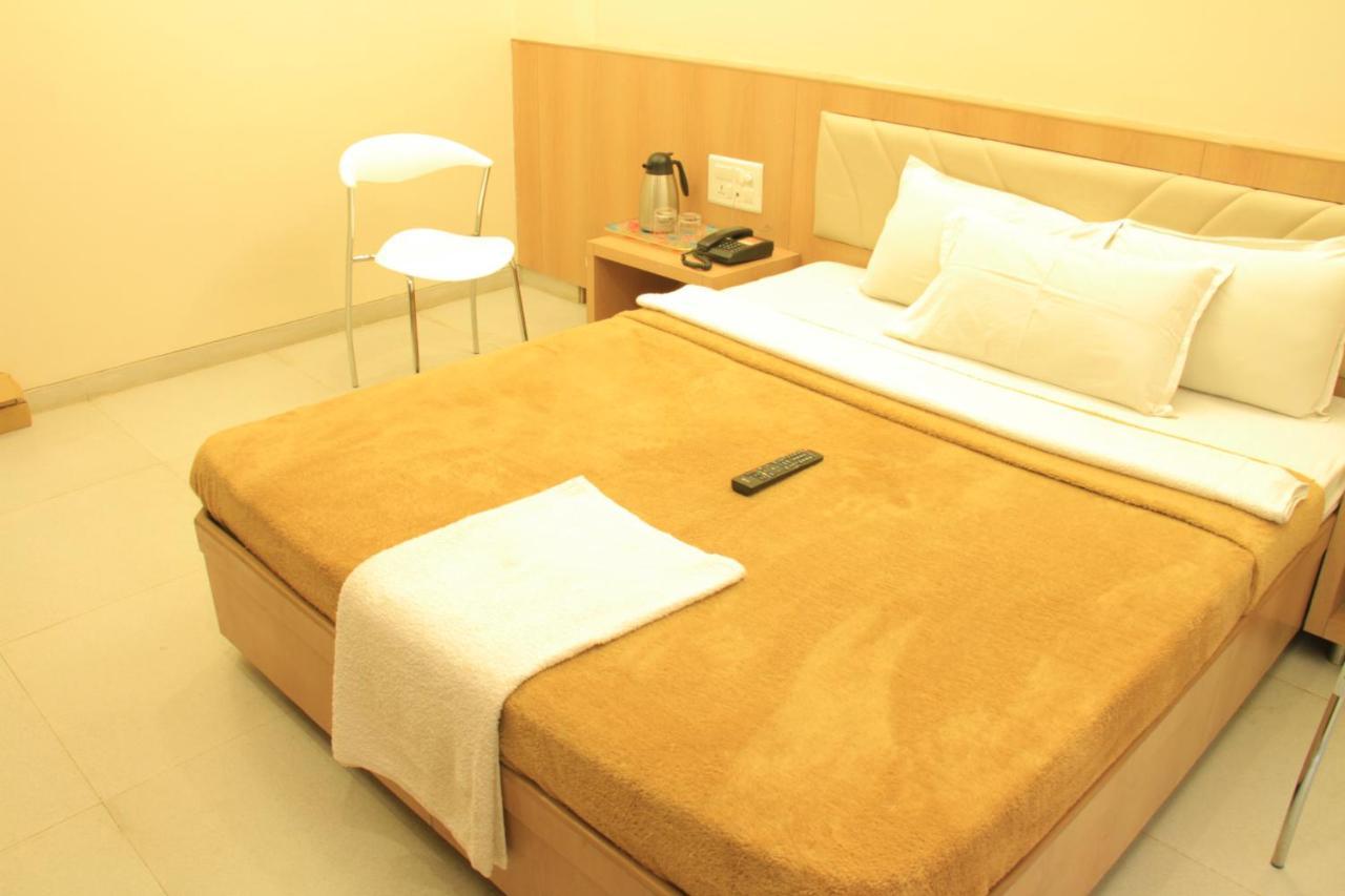 שירדי Hotel Sai Gurusthan מראה חיצוני תמונה