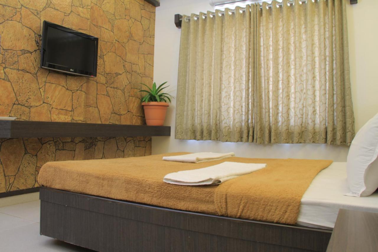 שירדי Hotel Sai Gurusthan מראה חיצוני תמונה