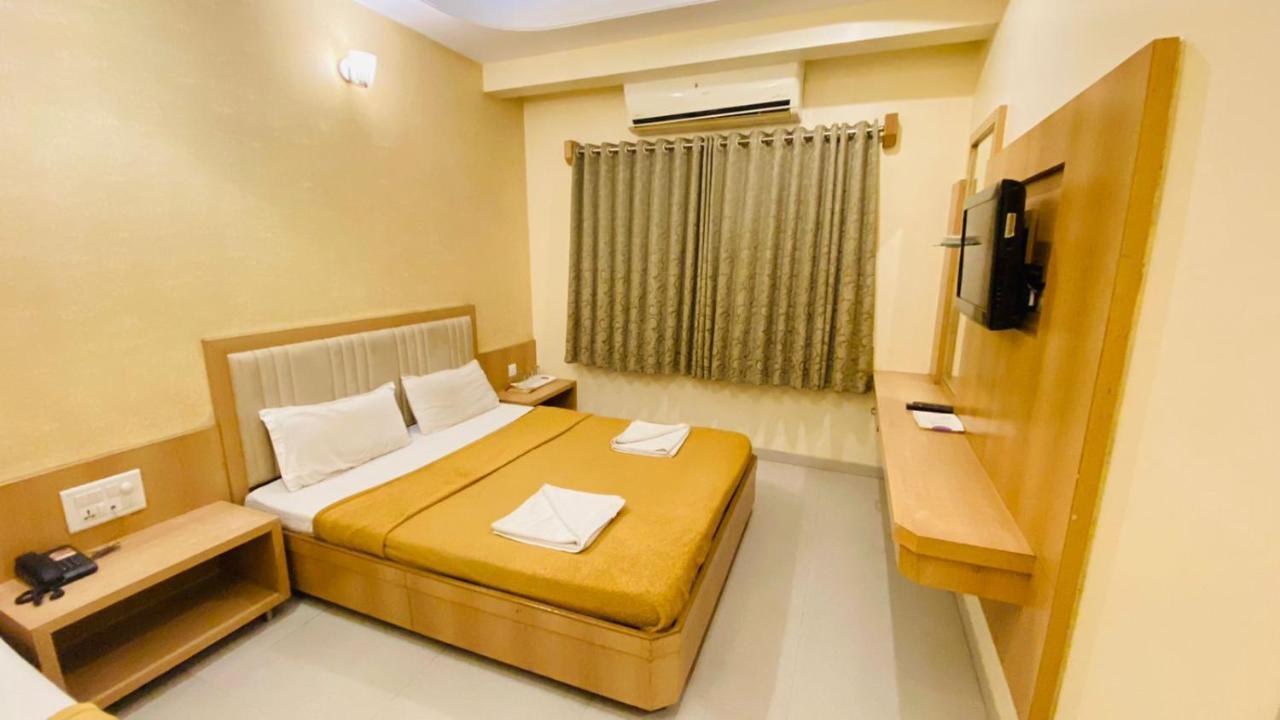 שירדי Hotel Sai Gurusthan מראה חיצוני תמונה