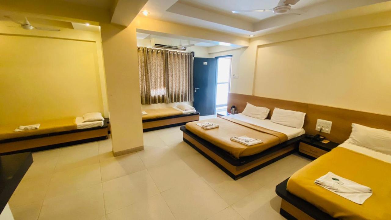 שירדי Hotel Sai Gurusthan מראה חיצוני תמונה