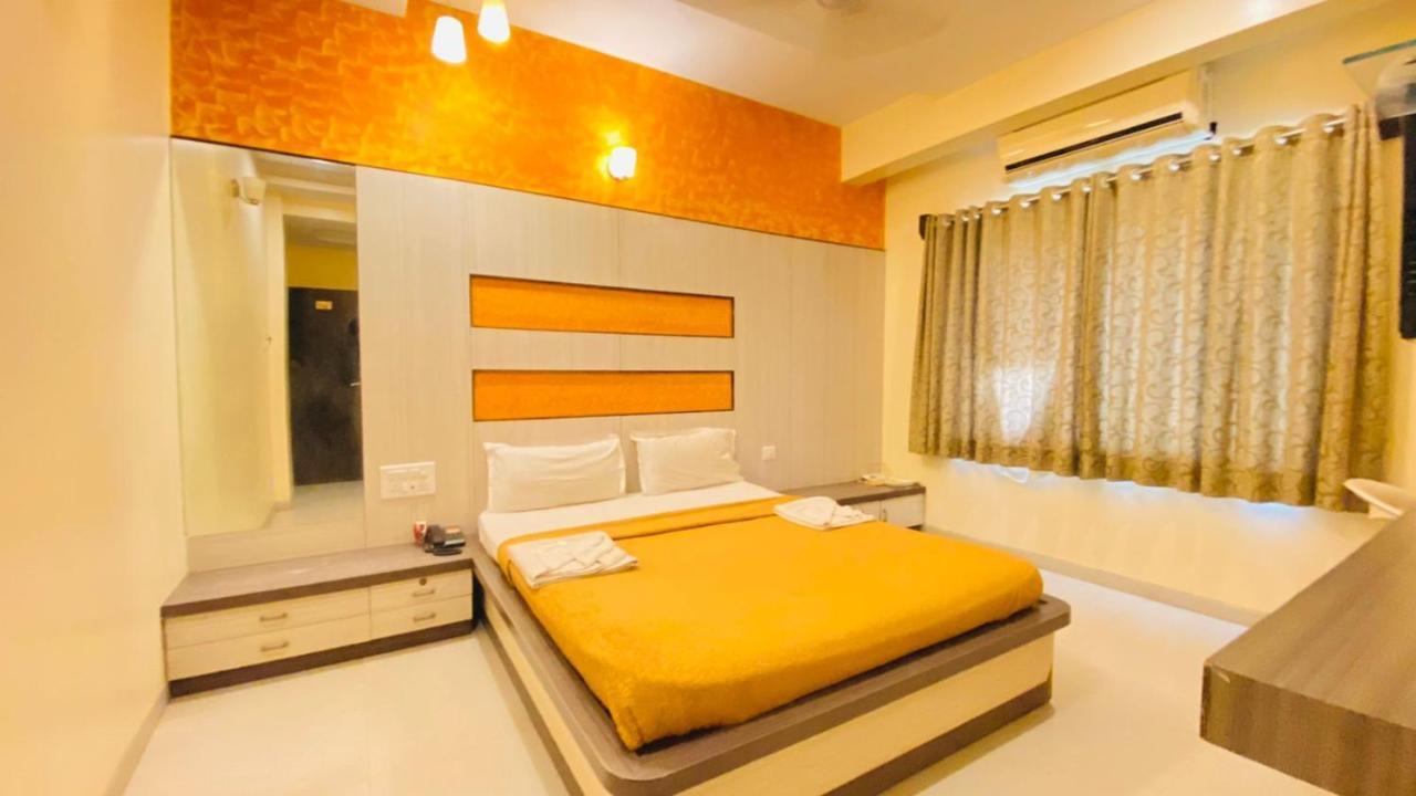 שירדי Hotel Sai Gurusthan מראה חיצוני תמונה