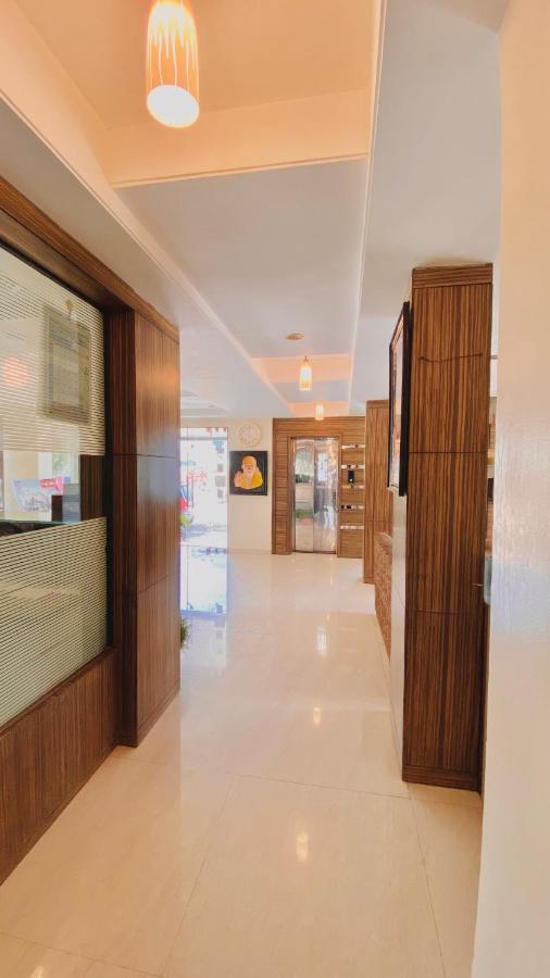 שירדי Hotel Sai Gurusthan מראה חיצוני תמונה